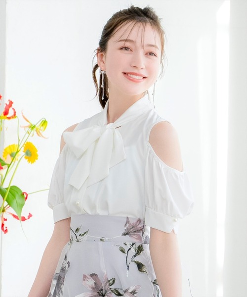 WILLSELECTION(ウィルセレクション)の「オープンショルダーリボンタイブラウス(シャツ/ブラウス・レディース・ピンク/オフホワイト/ネイビー/ブルー・FREE)」の2枚目の写真