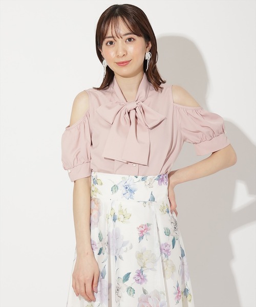 WILLSELECTION(ウィルセレクション)の「オープンショルダーリボンタイブラウス(シャツ/ブラウス・レディース・ピンク/オフホワイト/ネイビー/ブルー・FREE)」の4枚目の写真