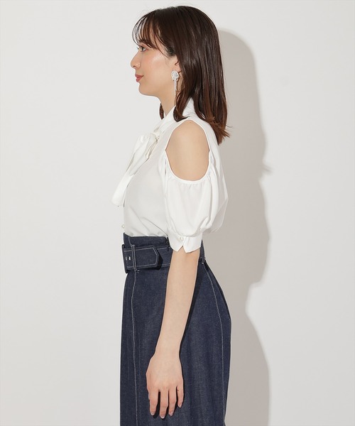WILLSELECTION(ウィルセレクション)の「オープンショルダーリボンタイブラウス(シャツ/ブラウス・レディース・ピンク/オフホワイト/ネイビー/ブルー・FREE)」の6枚目の写真