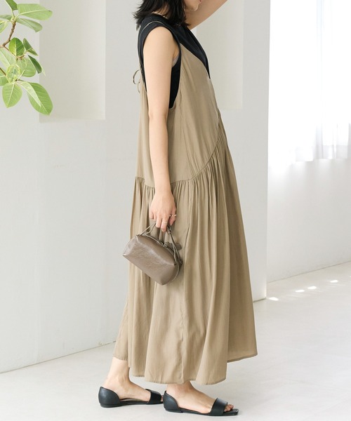 LAVEANGE(ラビアンジェ)の「ギャザーキャミワンピース(ワンピース・レディース・ブラック/ベージュ・5L/4L/3L/LL/M)」の12枚目の写真