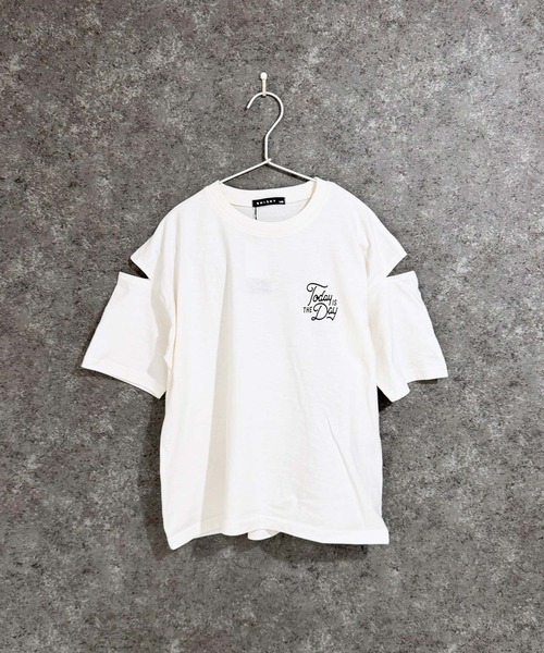 THE CASUAL(カジュアル)の「オーバーサイズ エンプティショルダー Tシャツ(Tシャツ/カットソー・キッズ・オフホワイト/ベージュ/杢グレー/ホワイト系/ブラック/ミント/ダークグリーン/チャコール/ホワイト系その他/グリーン系その他/グレー系その他/チャコールグレー/ブラック系その他/ホワイト系その他2・110cm/120cm/130cm/140cm/150cm/160cm)」の17枚目の写真