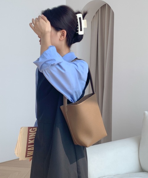 relac(レーラック)の「巾着ポーチ付き バケツ型 トートバッグ(トートバッグ・レディース・ブラック/ベージュ/ブラウン/ピンク/イエロー/アイボリー/シルバー/ベージュ系その他・FREE)」の3枚目の写真