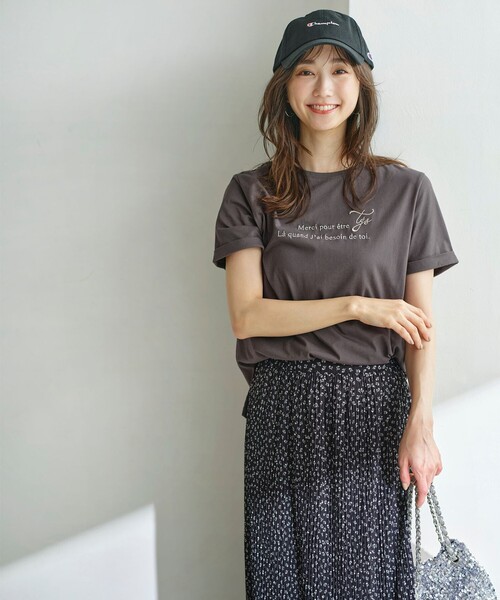 ANY SIS(エニィスィス)の「ロゴ刺繍 Tシャツ(Tシャツ/カットソー・レディース・グレー系/ワイン系/ホワイト系・2)」の5枚目の写真