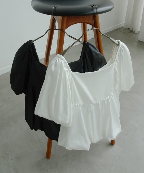 MIELI INVARIANT（ミエリインヴァリアント）の「2way Satin Balloon Blouse（シャツ/ブラウス・レディース・ブラック/ホワイト・FREE）」の3枚目の写真