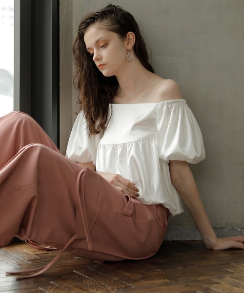 MIELI INVARIANT（ミエリインヴァリアント）の「2way Satin Balloon Blouse（シャツ/ブラウス・レディース・ブラック/ホワイト・FREE）」の7枚目の写真