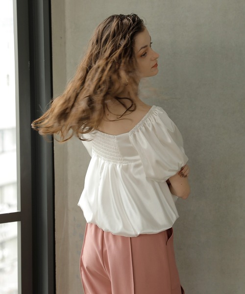 MIELI INVARIANT（ミエリインヴァリアント）の「2way Satin Balloon Blouse（シャツ/ブラウス・レディース・ブラック/ホワイト・FREE）」の9枚目の写真