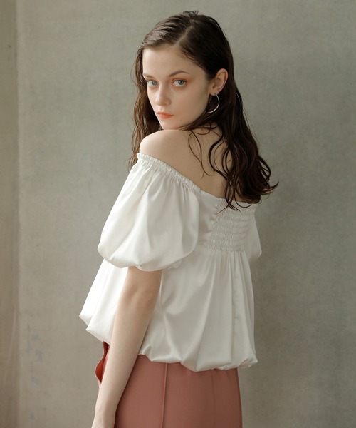 MIELI INVARIANT（ミエリインヴァリアント）の「2way Satin Balloon Blouse（シャツ/ブラウス・レディース・ブラック/ホワイト・FREE）」の10枚目の写真