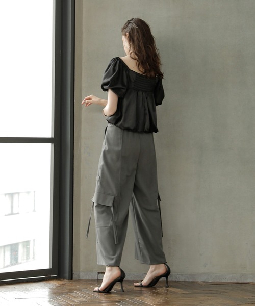 MIELI INVARIANT（ミエリインヴァリアント）の「2way Satin Balloon Blouse（シャツ/ブラウス・レディース・ブラック/ホワイト・FREE）」の15枚目の写真