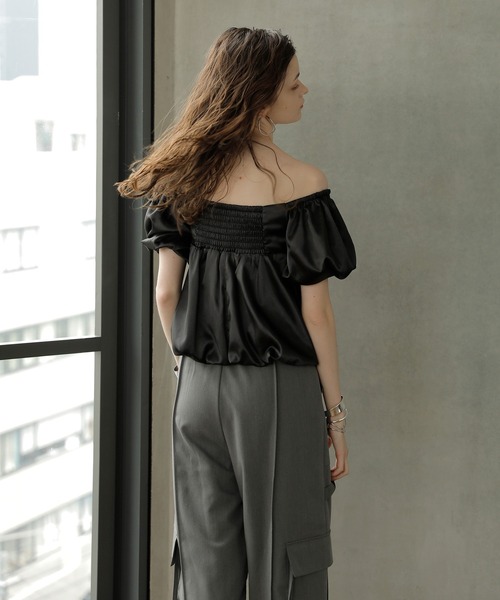 MIELI INVARIANT（ミエリインヴァリアント）の「2way Satin Balloon Blouse（シャツ/ブラウス・レディース・ブラック/ホワイト・FREE）」の18枚目の写真