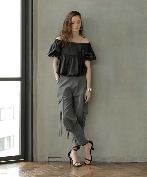 MIELI INVARIANT（ミエリインヴァリアント）の「2way Satin Balloon Blouse（シャツ/ブラウス・レディース・ブラック/ホワイト・FREE）」の19枚目の写真