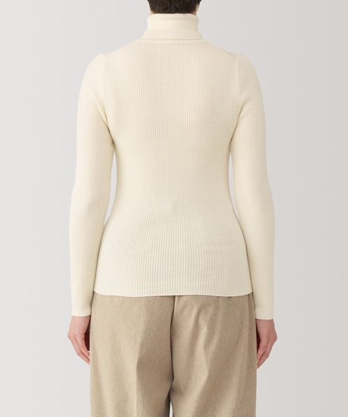 無印良品(ムジルシリョウヒン)の「婦人 洗えるウールハイゲージリブタートルネックセーター(ニット/セーター・レディース・ブラック/マスタード/オートミール/ダークグレー/オフホワイト/スモークピンク/ダークグリーン/レッド・M/S/XL/L)」の11枚目の写真