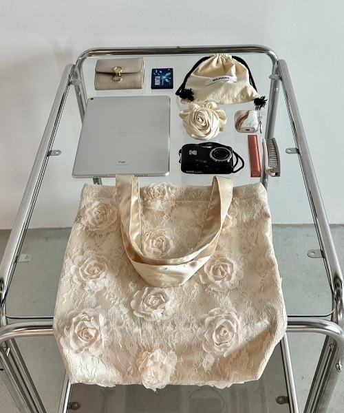 idem（イデム）の「lace rose satin bag / レースローズサテンバッグ（トートバッグ・レディース・クリーム/レッド・FREE）」の5枚目の写真