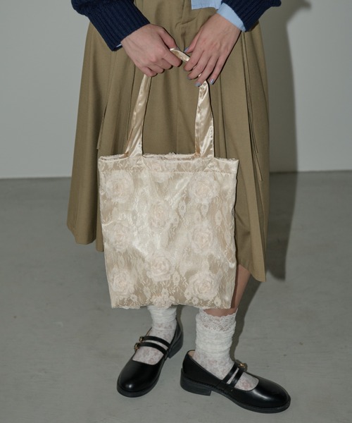 idem（イデム）の「lace rose satin bag / レースローズサテンバッグ（トートバッグ・レディース・クリーム/レッド・FREE）」の3枚目の写真