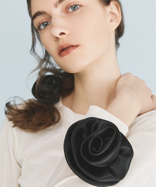 kiehtova（キエトヴァ）の「【kiehtova】ROSE SHUSHU / M　ローズ シュシュ M（シュシュ・レディース・ブラック/ベージュ・FREE）」の5枚目の写真