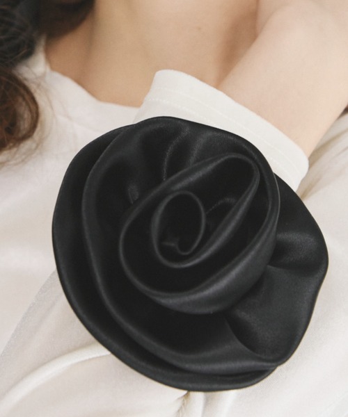 kiehtova（キエトヴァ）の「【kiehtova】ROSE SHUSHU / M　ローズ シュシュ M（シュシュ・レディース・ブラック/ベージュ・FREE）」の7枚目の写真