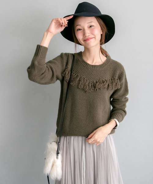 URBAN RESEARCH(アーバンリサーチ)の「UR フリンジニット(ニット/セーター・レディース・グレー/カーキ/ベージュ系その他・FREE)」の1枚目の写真