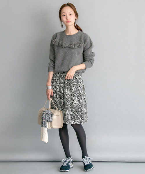 URBAN RESEARCH(アーバンリサーチ)の「UR フリンジニット(ニット/セーター・レディース・グレー/カーキ/ベージュ系その他・FREE)」の4枚目の写真