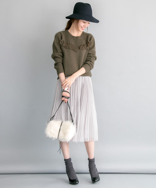 URBAN RESEARCH(アーバンリサーチ)の「UR フリンジニット(ニット/セーター・レディース・グレー/カーキ/ベージュ系その他・FREE)」の6枚目の写真