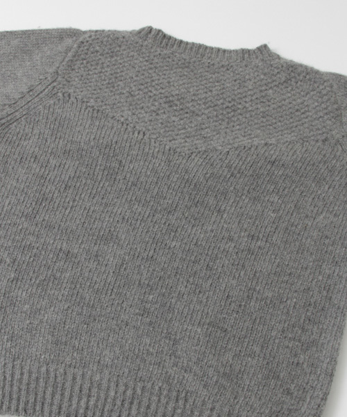 URBAN RESEARCH(アーバンリサーチ)の「UR フリンジニット(ニット/セーター・レディース・グレー/カーキ/ベージュ系その他・FREE)」の9枚目の写真