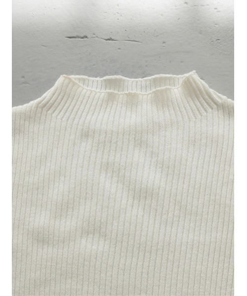 TRUNC（トランクエイティーエイト）の「Sheer Sleeve Turtleneck（ニット/セーター・レディース・ネイビー/アイボリー/ブラック・FREE）」の17枚目の写真