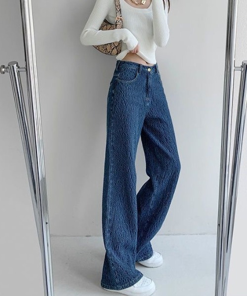 Coo+i(クーイ)の「ぽこぽこ生地ハイウエストストレートデニムパンツ(デニムパンツ・レディース・ブルー/ブラック・S/M/L)」の1枚目の写真
