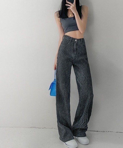 Coo+i(クーイ)の「ぽこぽこ生地ハイウエストストレートデニムパンツ(デニムパンツ・レディース・ブルー/ブラック・S/M/L)」の2枚目の写真