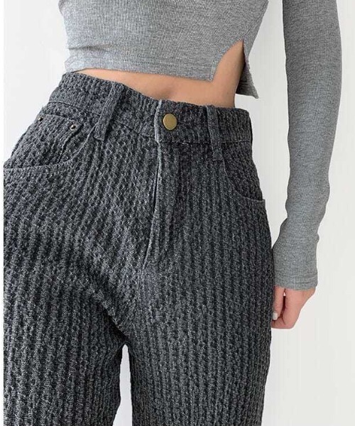 Coo+i(クーイ)の「ぽこぽこ生地ハイウエストストレートデニムパンツ(デニムパンツ・レディース・ブルー/ブラック・S/M/L)」の22枚目の写真