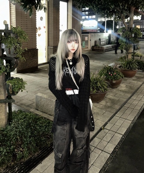 KsG(ケーエスジー)の「ロゴ入りショートニット(ニット/セーター・レディース・ブラック/グレー・フリー)」の5枚目の写真