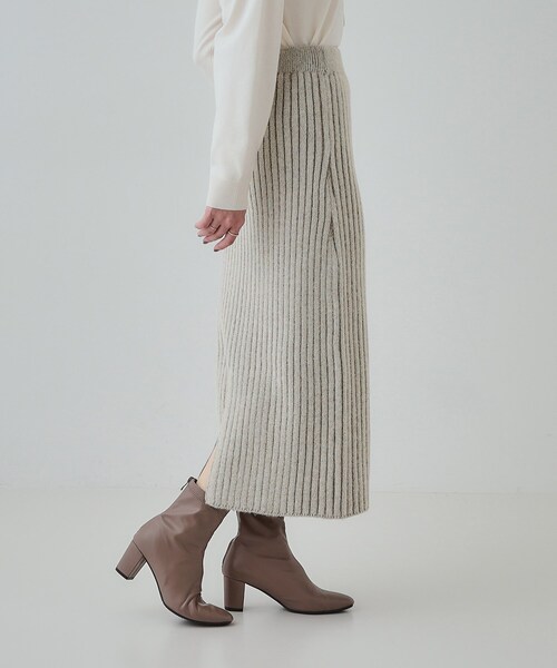 Cutie Blonde（キューティーブロンド）の「◆【セットアップ可】リブ編みの縦ラインですっきり見え ニットナロースカート（スカート・レディース・ライトベージュ/ブラック/スモーキーグリーン系・04/03/02/01）」の16枚目の写真