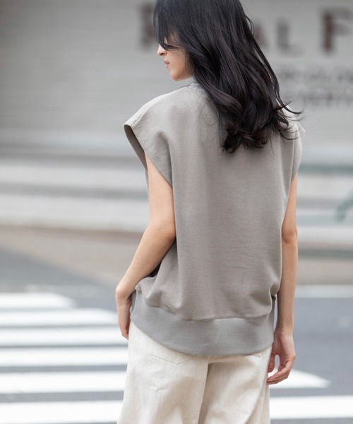 Munich(ミューニック)の「スリーブレスロゴスウェット(スウェット・レディース・スモークグレー/ネイビー/ライトベージュ・FREE)」の22枚目の写真