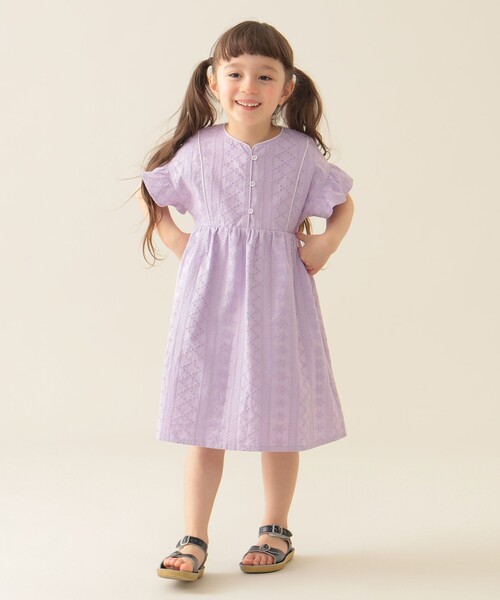 BEAMS mini(ビームスミニ)の「パンチング レース ワンピース 2025SS(90~150cm)(ワンピース・キッズ・サックスブルー/パープル系その他4/バイオレット/ブルー系その他・150/130/120/110/100/90/140)」の4枚目の写真