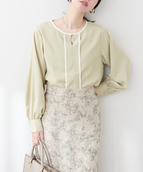 natural couture（ナチュラルクチュール）の「メタルホック付き配色パイピングブラウス（シャツ/ブラウス・レディース・ピンク/ネイビー/イエロー系その他/アイボリー/グレー・FREE）」の4枚目の写真