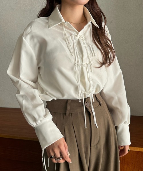 efill（エフィル）の「タッセル ボタン レディース シャツ（シャツ/ブラウス・レディース・ホワイト・FREE）」の3枚目の写真