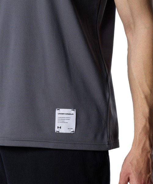 UNDER ARMOUR（アンダーアーマー）の「【別注】アンダーアーマー  UAモチベート グラフィック ショートスリーブ Tシャツ 限定コラボ（Tシャツ/カットソー・メンズ・ブルー/グリーン/ダークグレー・S/M/L/3L/LL）」の6枚目の写真