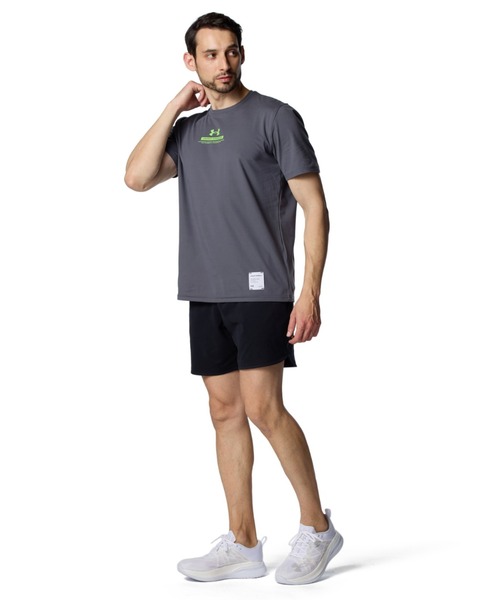 UNDER ARMOUR（アンダーアーマー）の「【別注】アンダーアーマー  UAモチベート グラフィック ショートスリーブ Tシャツ 限定コラボ（Tシャツ/カットソー・メンズ・ブルー/グリーン/ダークグレー・S/M/L/3L/LL）」の4枚目の写真