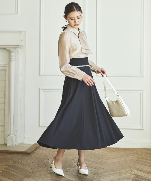 AND COUTURE（アンドクチュール）の「リボンタイ付きオーガンジーシャツ（シャツ/ブラウス・レディース・ベージュ/ブルー/オフホワイト・FREE）」の5枚目の写真