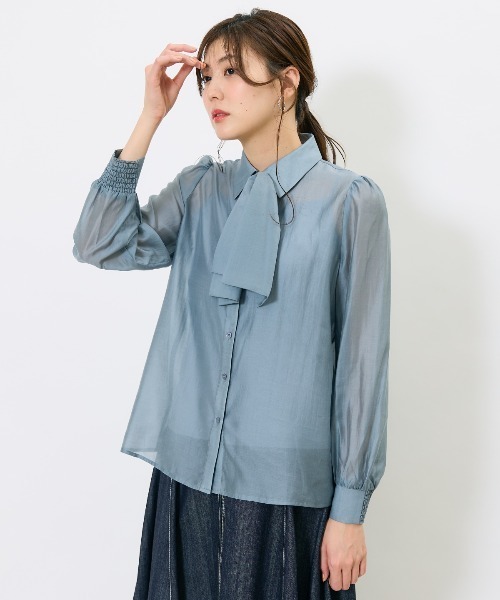 AND COUTURE（アンドクチュール）の「リボンタイ付きオーガンジーシャツ（シャツ/ブラウス・レディース・ベージュ/ブルー/オフホワイト・FREE）」の7枚目の写真