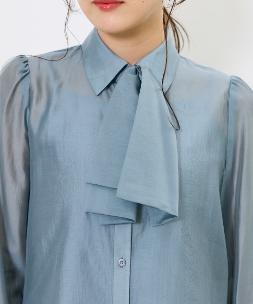 AND COUTURE（アンドクチュール）の「リボンタイ付きオーガンジーシャツ（シャツ/ブラウス・レディース・ベージュ/ブルー/オフホワイト・FREE）」の8枚目の写真