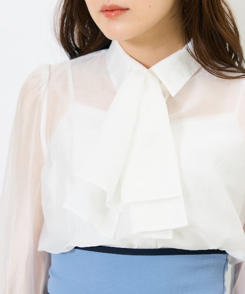 AND COUTURE（アンドクチュール）の「リボンタイ付きオーガンジーシャツ（シャツ/ブラウス・レディース・ベージュ/ブルー/オフホワイト・FREE）」の14枚目の写真