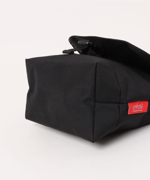 Manhattan Portage（マンハッタンポーテージ）の「Manhattan Portage/マンハッタンポーテージ ショルダーバック Pacific Nylon Messenger Bag JR Flap Zipper Pocket W/ Divider MP1605JRFZDHPWP（ショルダーバッグ・メンズ・ブラック・FREE）」の4枚目の写真