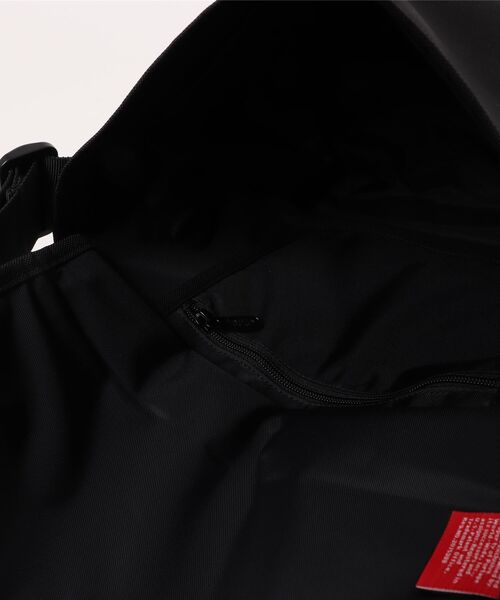 Manhattan Portage（マンハッタンポーテージ）の「Manhattan Portage/マンハッタンポーテージ ショルダーバック Pacific Nylon Messenger Bag JR Flap Zipper Pocket W/ Divider MP1605JRFZDHPWP（ショルダーバッグ・メンズ・ブラック・FREE）」の3枚目の写真