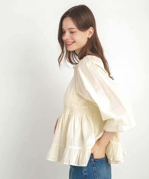 URBAN RESEARCH Sonny Label（アーバンリサーチサニーレーベル）の「フリルヘムコットン2wayガウンブラウス（シャツ/ブラウス・レディース・ブラック/ライトベージュ/オフホワイト・FREE）」の4枚目の写真