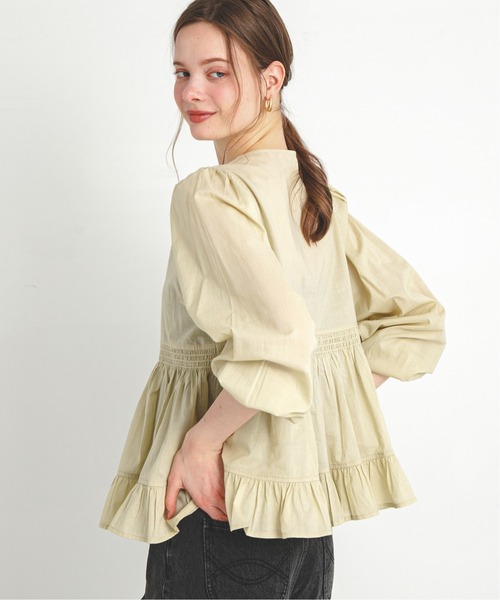 URBAN RESEARCH Sonny Label（アーバンリサーチサニーレーベル）の「フリルヘムコットン2wayガウンブラウス（シャツ/ブラウス・レディース・ブラック/ライトベージュ/オフホワイト・FREE）」の3枚目の写真