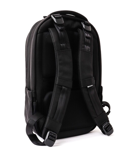 incase(インケース)の「【Incase/インケース】Tracks Backpack 18L(バックパック/リュック・メンズ・ブラック・FREE)」の11枚目の写真