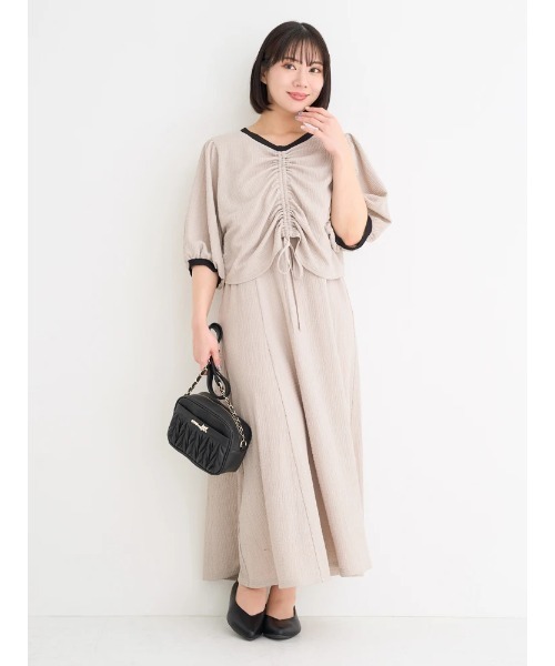 ワンピースとカーディガン 2105op018601.jpg