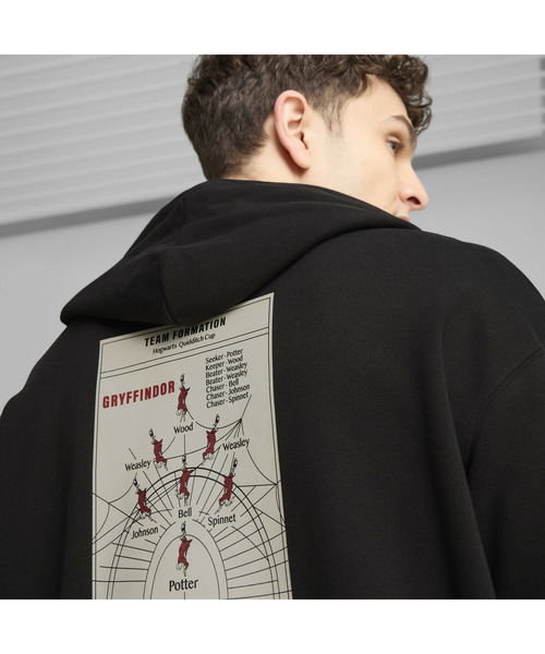 PUMA(プーマ)の「PUMA プーマ ユニセックス PUMA x ハリーポッター リラックス グラフィック(パーカー・メンズ・ブラック/ワインレッド/グリーン・X-LARGE/X-SMALL/LARGE/MEDIUM/SMALL)」の4枚目の写真