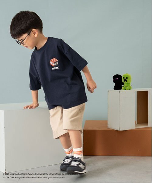 and D. petit main（アンドディープティマイン）の「【マインクラフト】【親子リンク】KIDS武器TEE（Tシャツ/カットソー・キッズ・ネイビー/チャコール・100cm/140cm/110cm/150cm/130cm/120cm）」の4枚目の写真