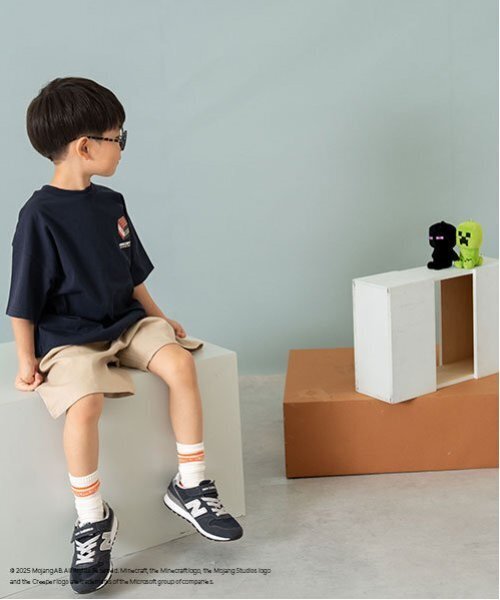 and D. petit main（アンドディープティマイン）の「【マインクラフト】【親子リンク】KIDS武器TEE（Tシャツ/カットソー・キッズ・ネイビー/チャコール・100cm/140cm/110cm/150cm/130cm/120cm）」の5枚目の写真