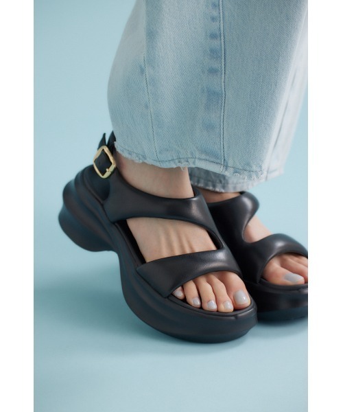 STACCATO（スタッカート）の「ﾗｳﾝﾄﾞｼｪｲﾌﾟｽﾘﾝｸﾞｻﾝﾀﾞﾙ（サンダル・レディース・ホワイト/ブラック・22.5cm/23.0cm/23.5cm/24.0cm/24.5cm）」の2枚目の写真