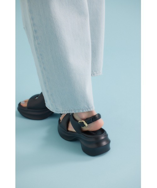 STACCATO（スタッカート）の「ﾗｳﾝﾄﾞｼｪｲﾌﾟｽﾘﾝｸﾞｻﾝﾀﾞﾙ（サンダル・レディース・ホワイト/ブラック・22.5cm/23.0cm/23.5cm/24.0cm/24.5cm）」の22枚目の写真